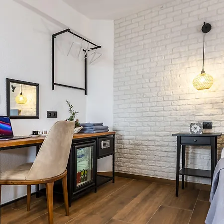 The Poyz Bodrum Oda ve Kahvaltı Gümbet